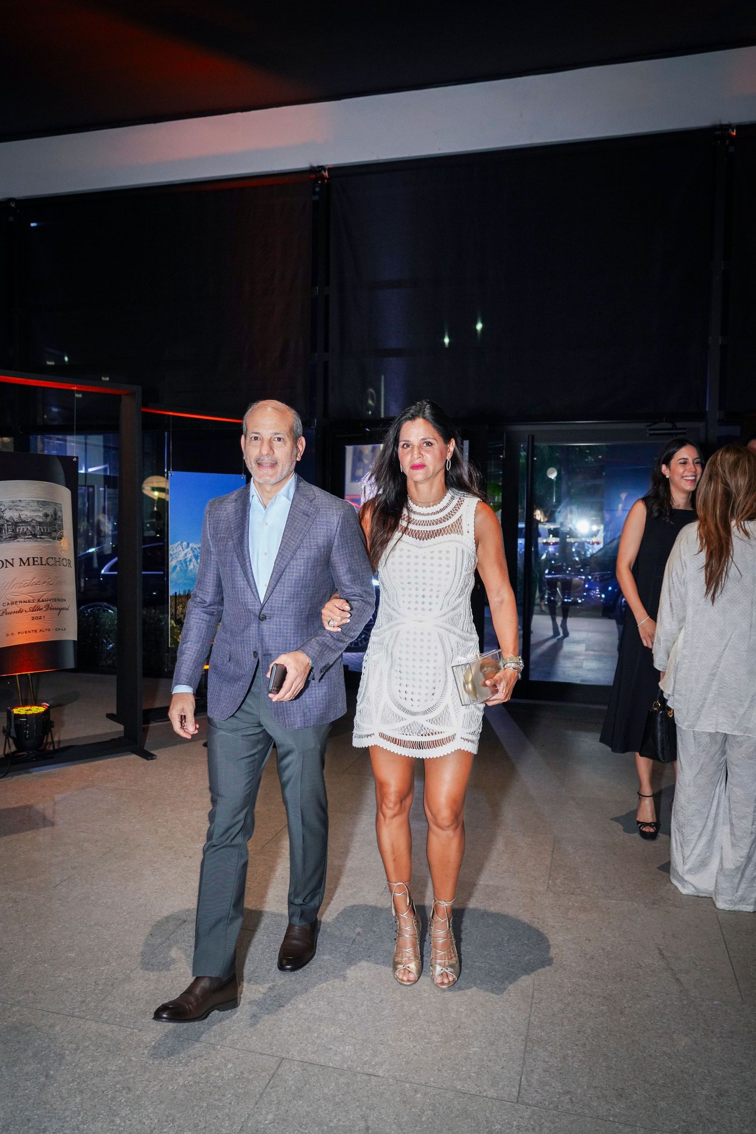 Fotografía profesional, cobertura evento corporativos. Bebidas alcohólicas. vinos. 
plano entrada.