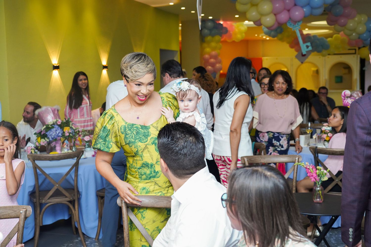 Fotografía profesional, fiesta de cumpleaños 1er. año.  temático Alicia en el país de las maravillas. Familia y amigos.