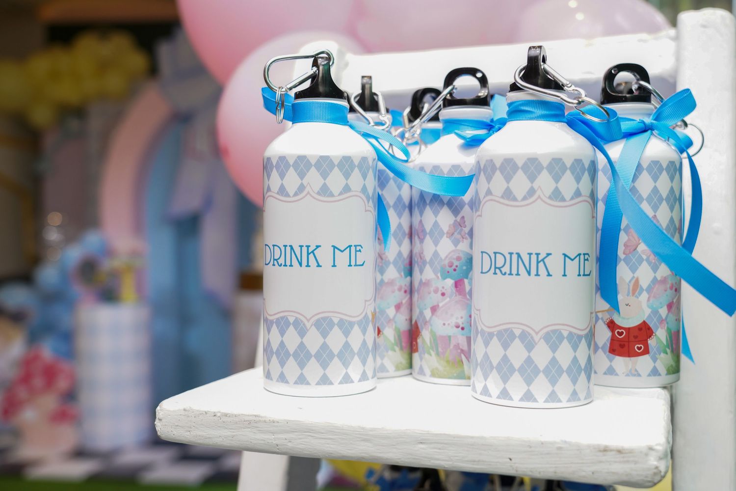 Fotografía profesional, fiesta de cumpleaños 1er. año.  temático Alicia en el país de las maravillas. Decoración.