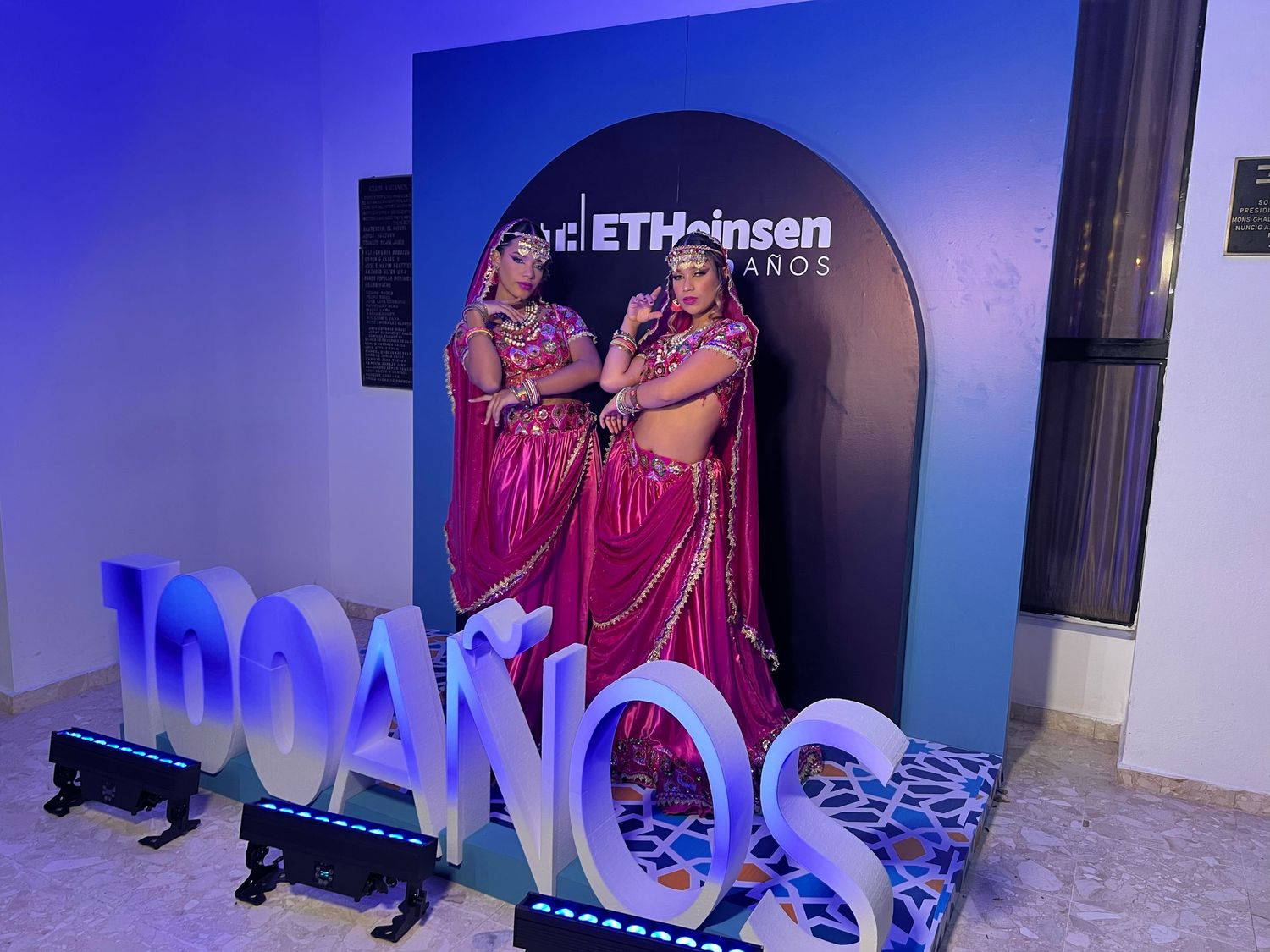 Fotografía profesional, cobertura evento. Fiesta de Navidad tematica.