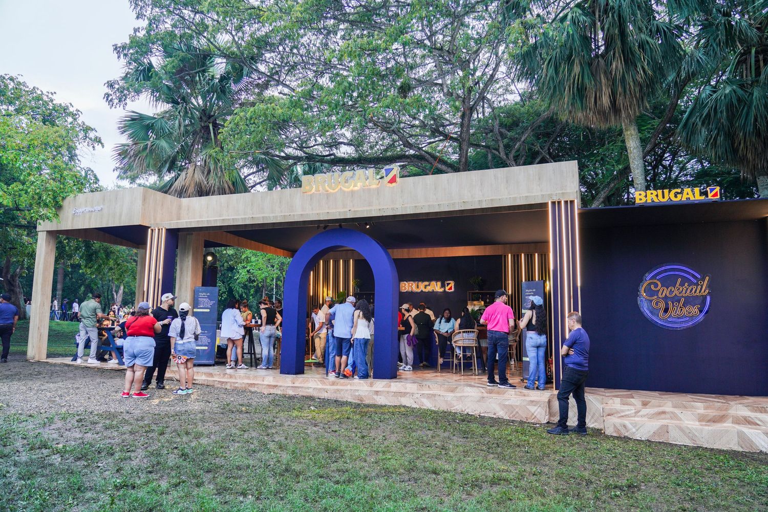 Fotografía profesional, Stand de marca. Festivales y congresos. plano comeleto