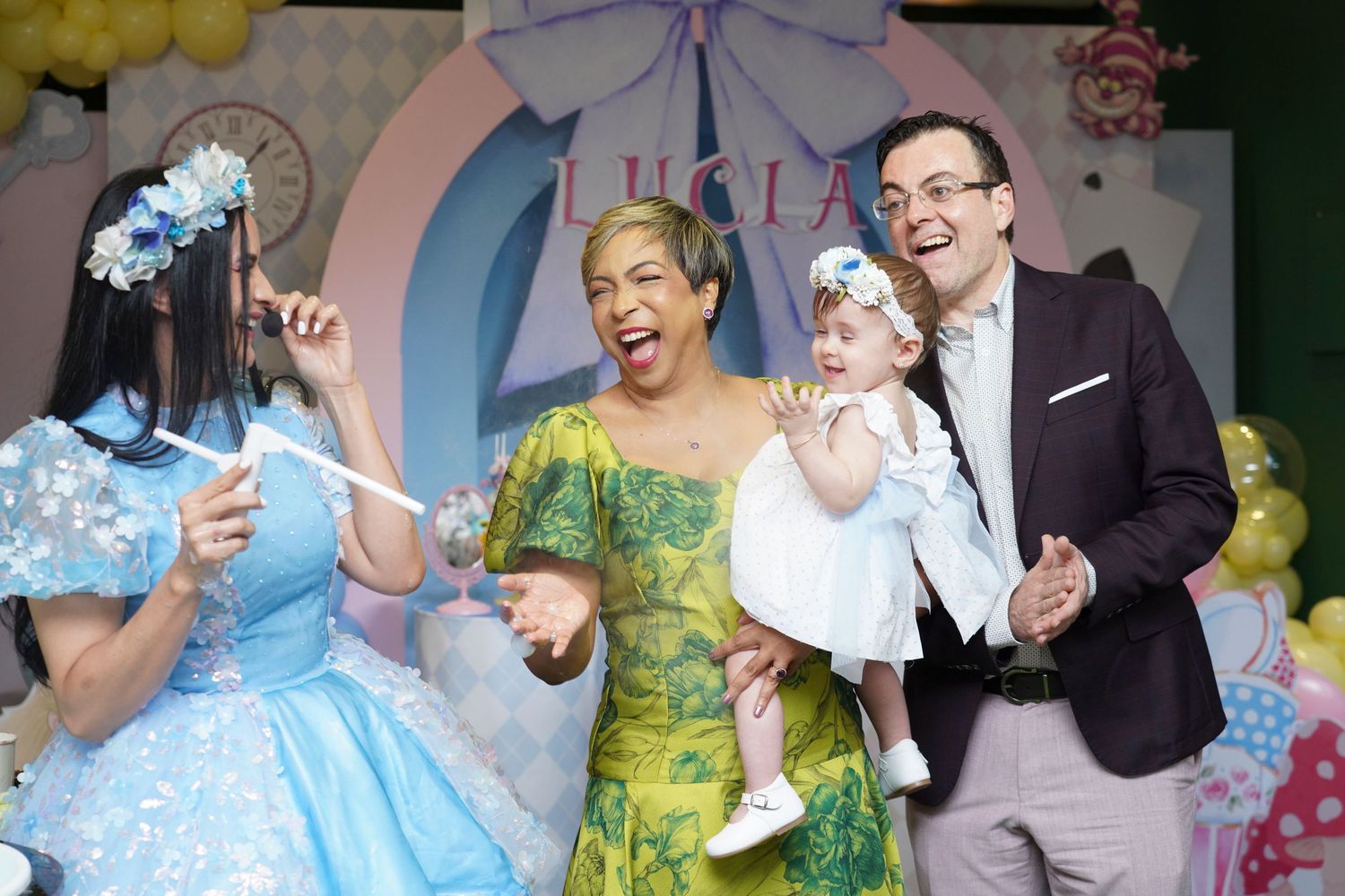 Fotografía profesional, fiesta de cumpleaños 1er. año.  temático Alicia en el país de las maravillas. Familia y amigos.