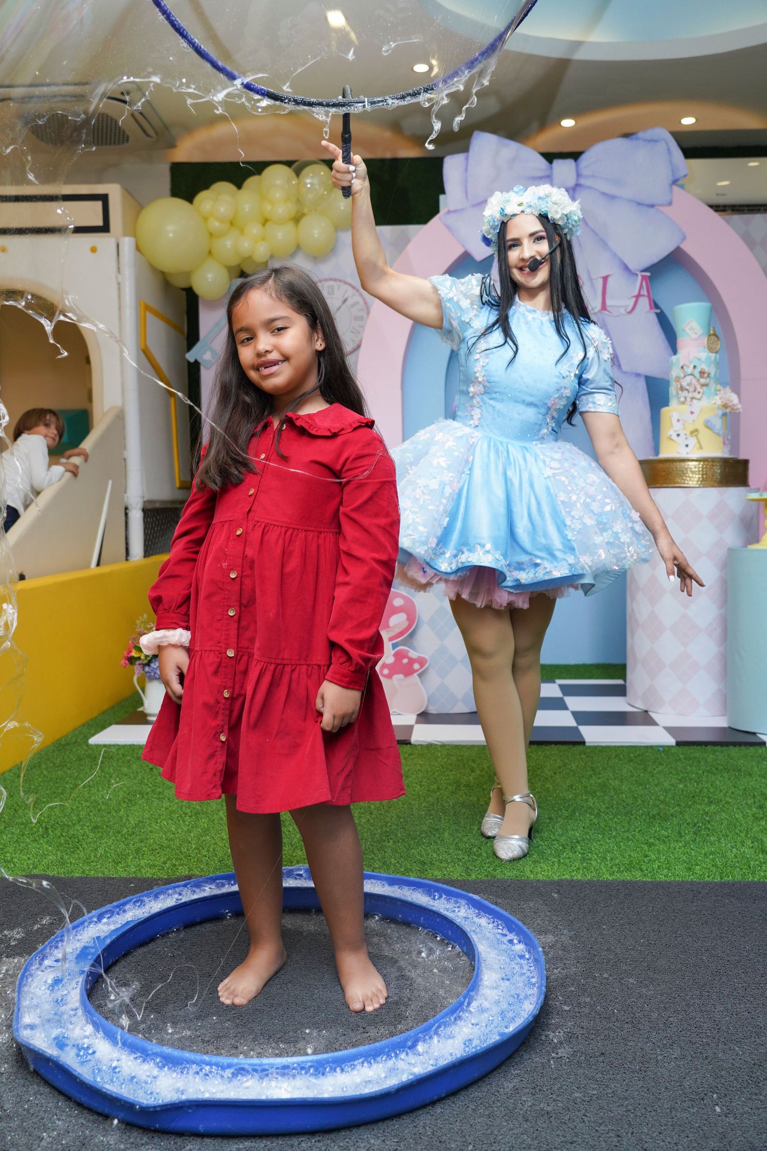 Fotografía profesional, fiesta de cumpleaños 1er. año.  temático Alicia en el país de las maravillas. Familia y amigos.