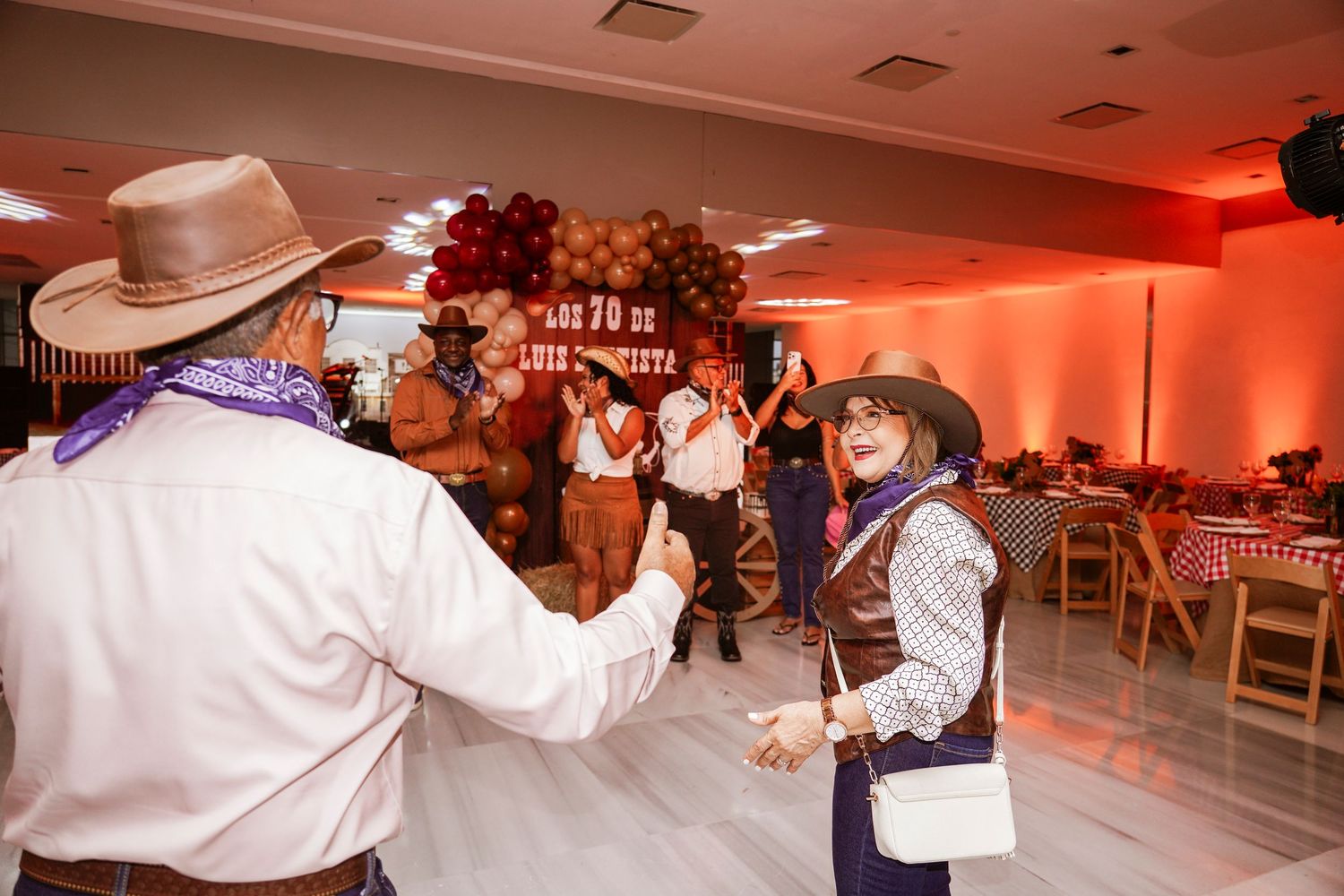 Fotografía profesional, cumpleaños tematica vaqueros fotos familiares.