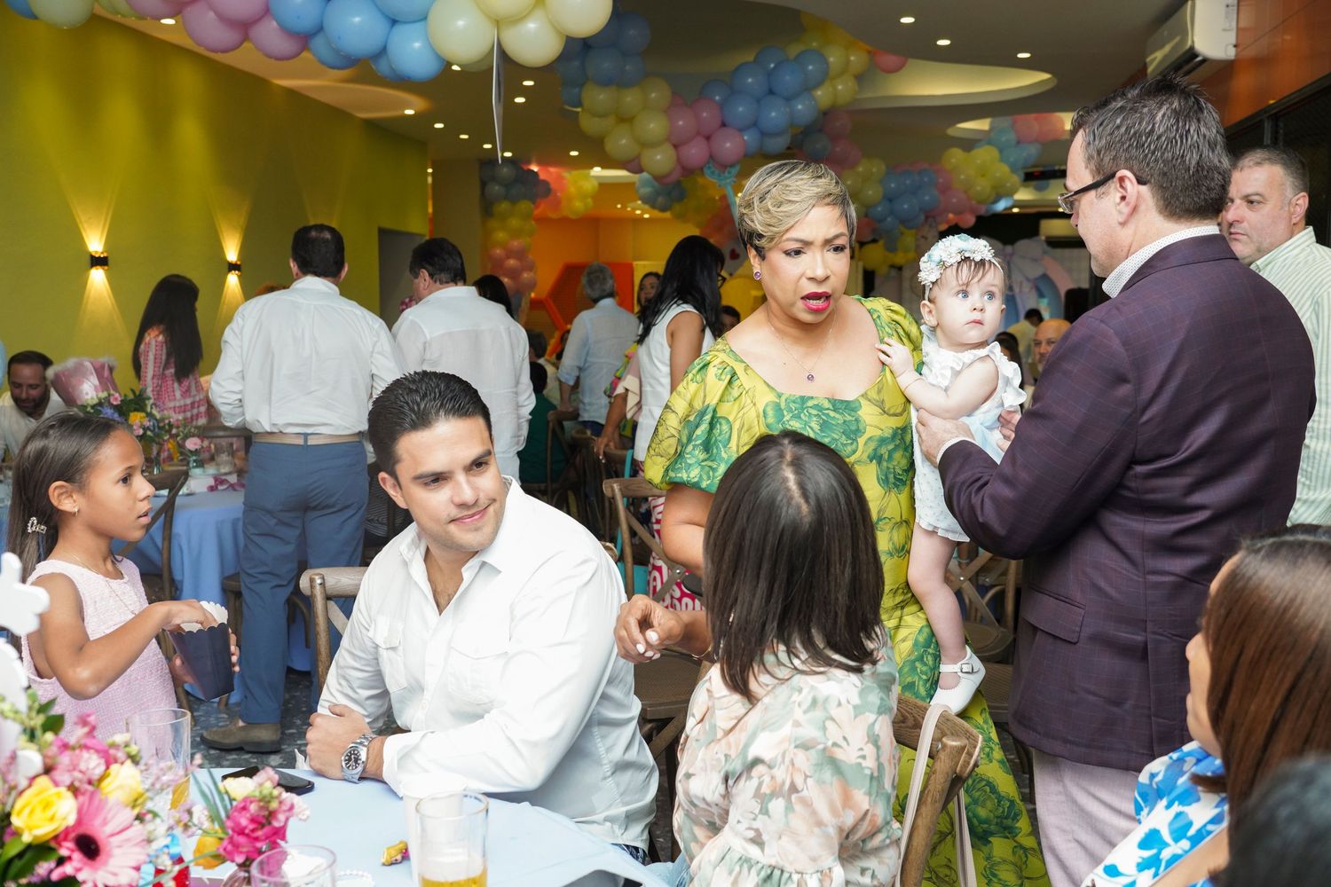 Fotografía profesional, fiesta de cumpleaños 1er. año.  temático Alicia en el país de las maravillas. Familia y amigos.