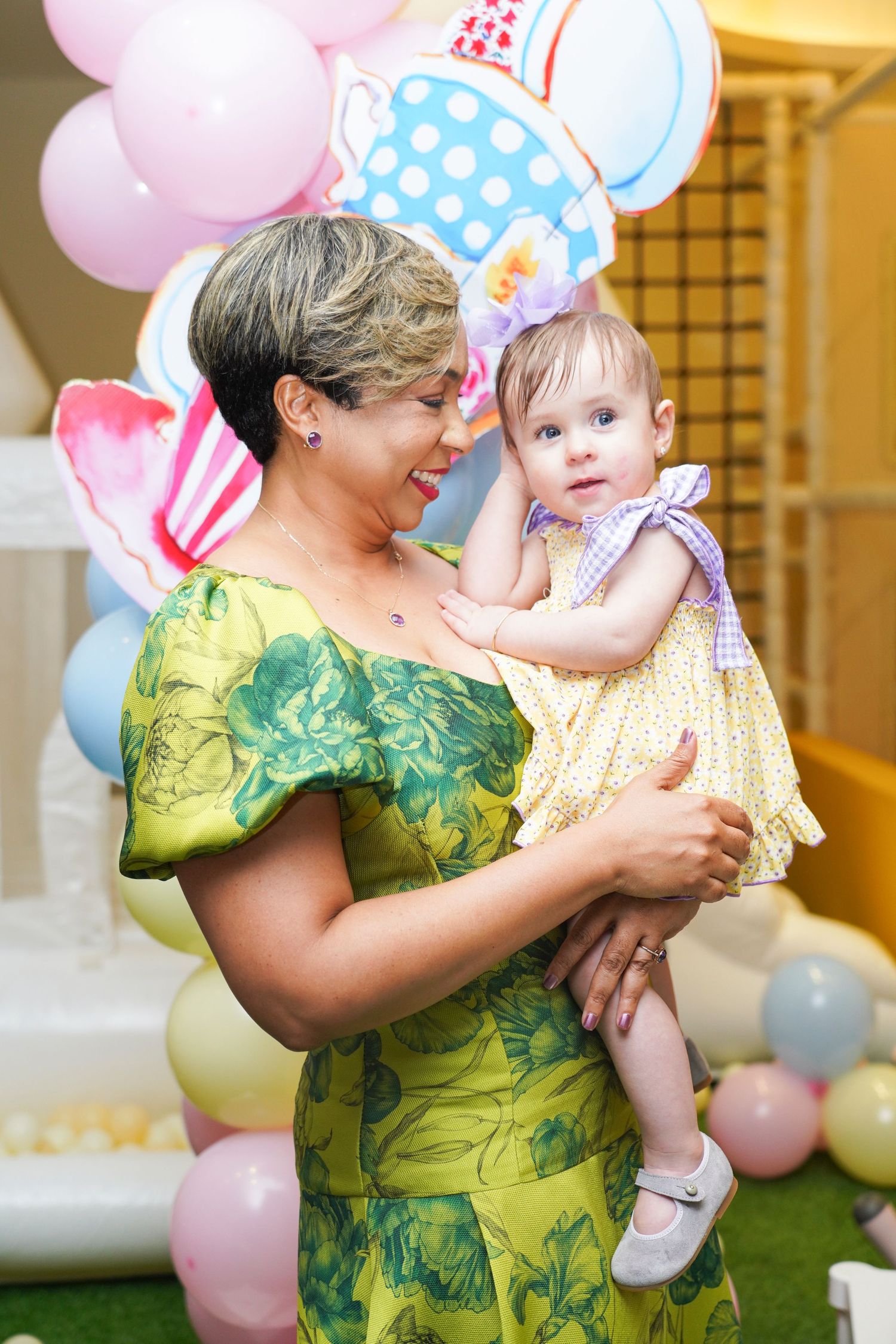 Fotografía profesional, fiesta de cumpleaños 1er. año.  temático Alicia en el país de las maravillas. Familia y amigos.