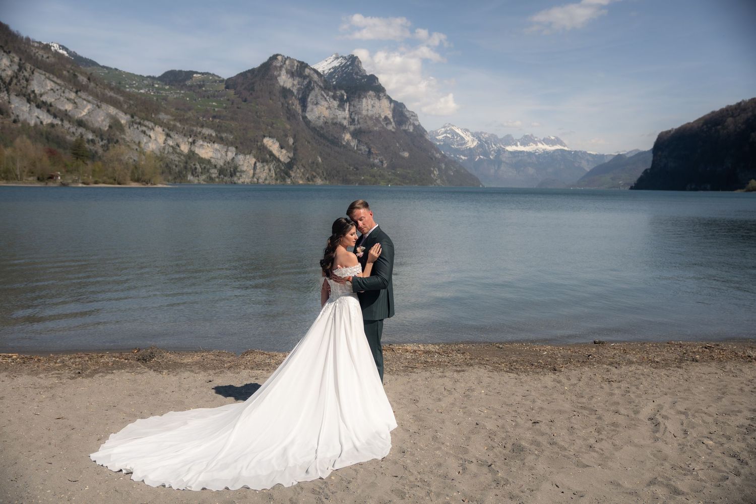 Brautpaarshooting am See - Hochzeitsfotografie Schweiz
