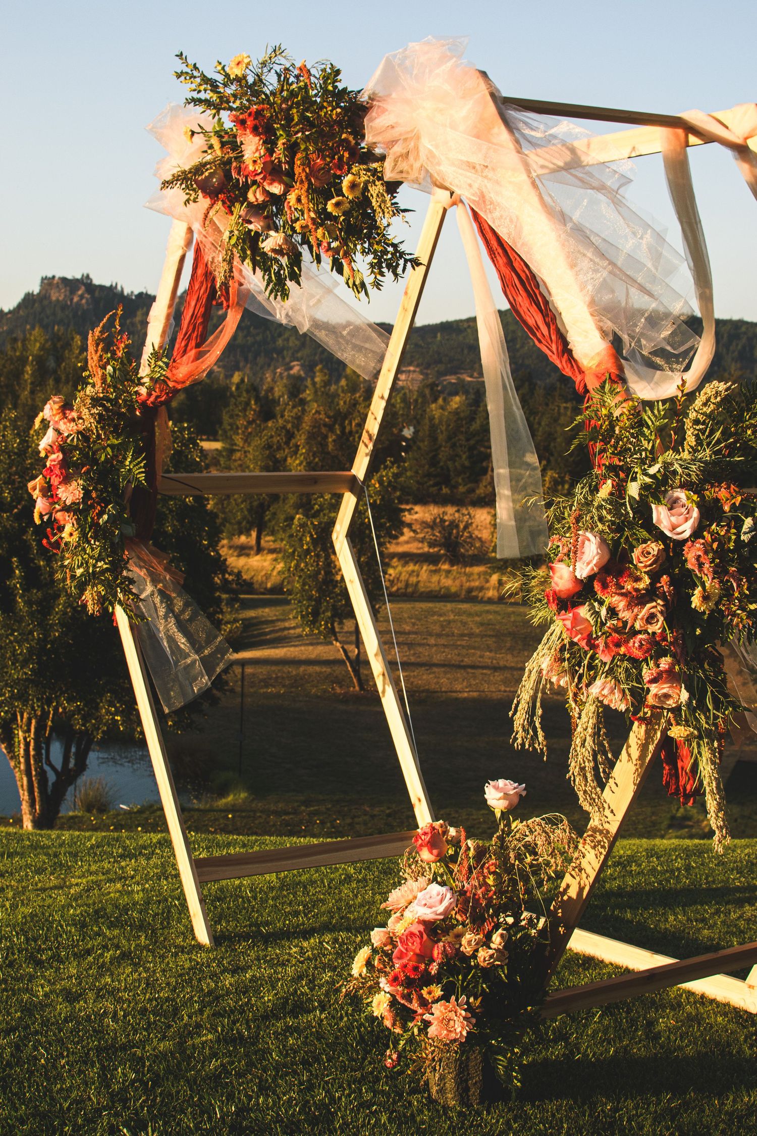 Photo by Emylee Yambao Unjaded Photography Wedding Photo Portland, Oregon