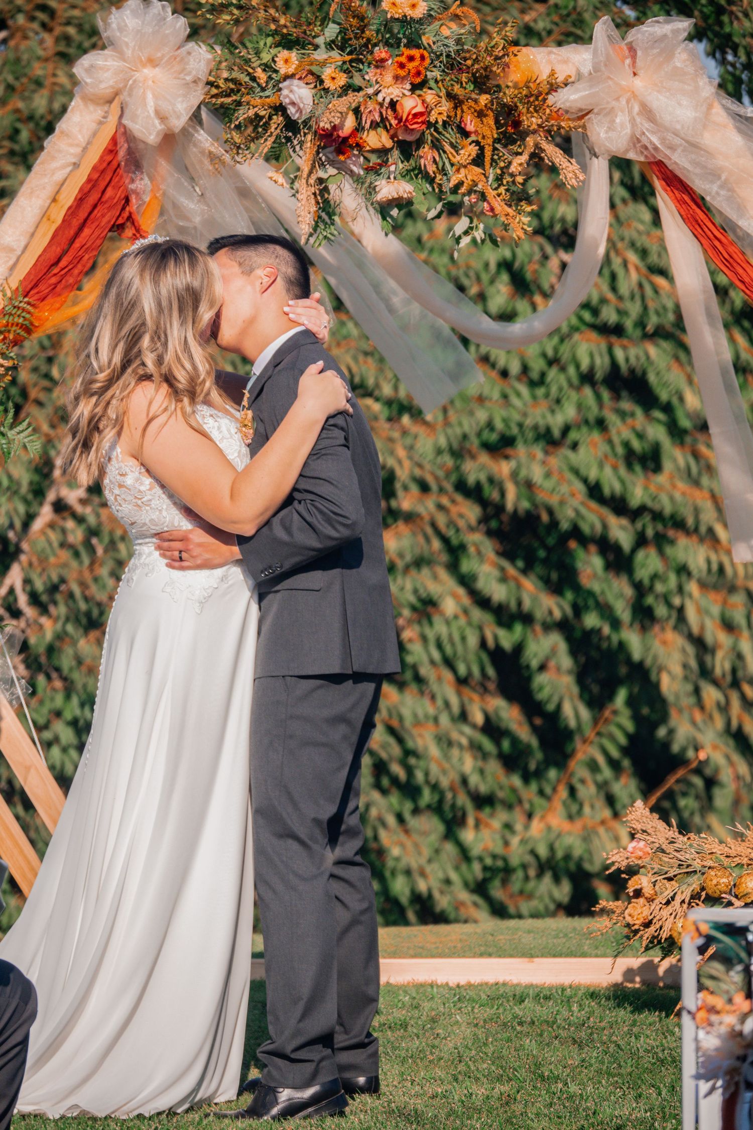 Photo by Emylee Yambao Unjaded Photography Wedding Photo Portland, Oregon