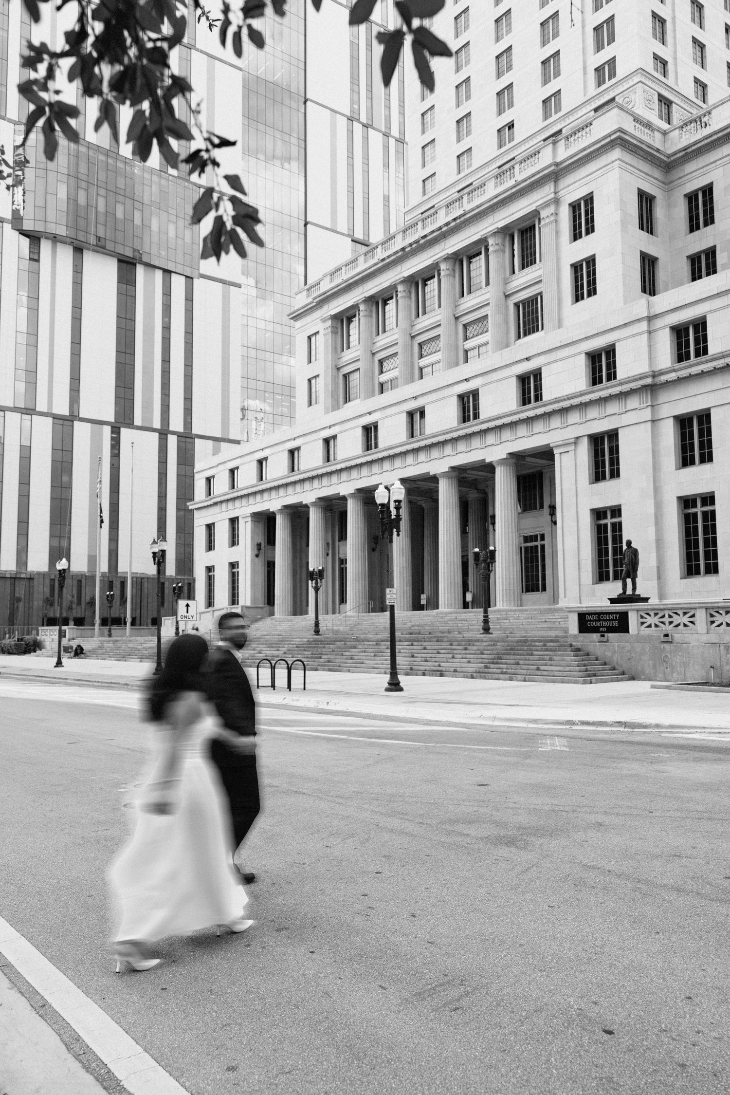 miami engagment session / courthouse wedding / downtown courthouse elopement