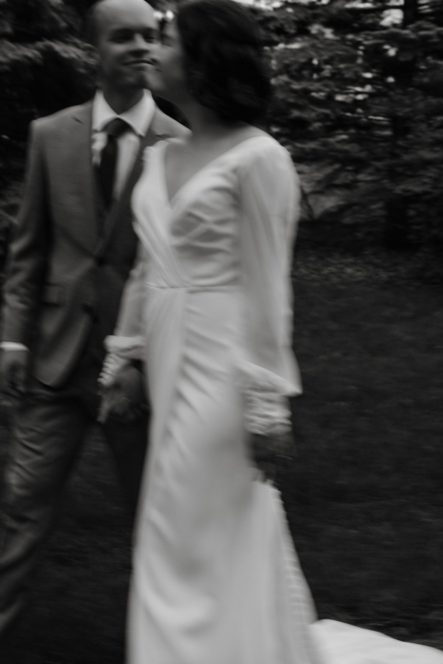 Creative wedding photography
Twin Cities Wedding Photography
Midwest Wedding Photographer
Intimate backyard wedding
Black and White Photo