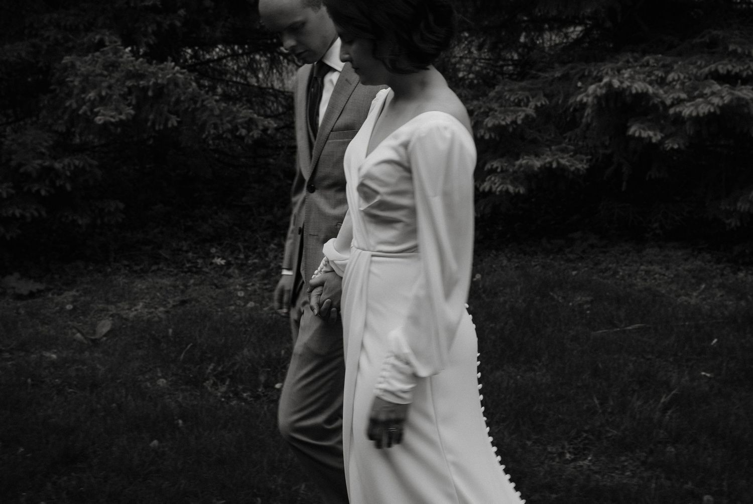 Creative wedding photography
Twin Cities Wedding Photography
Midwest Wedding Photographer
Intimate backyard wedding
Black and White Photo
