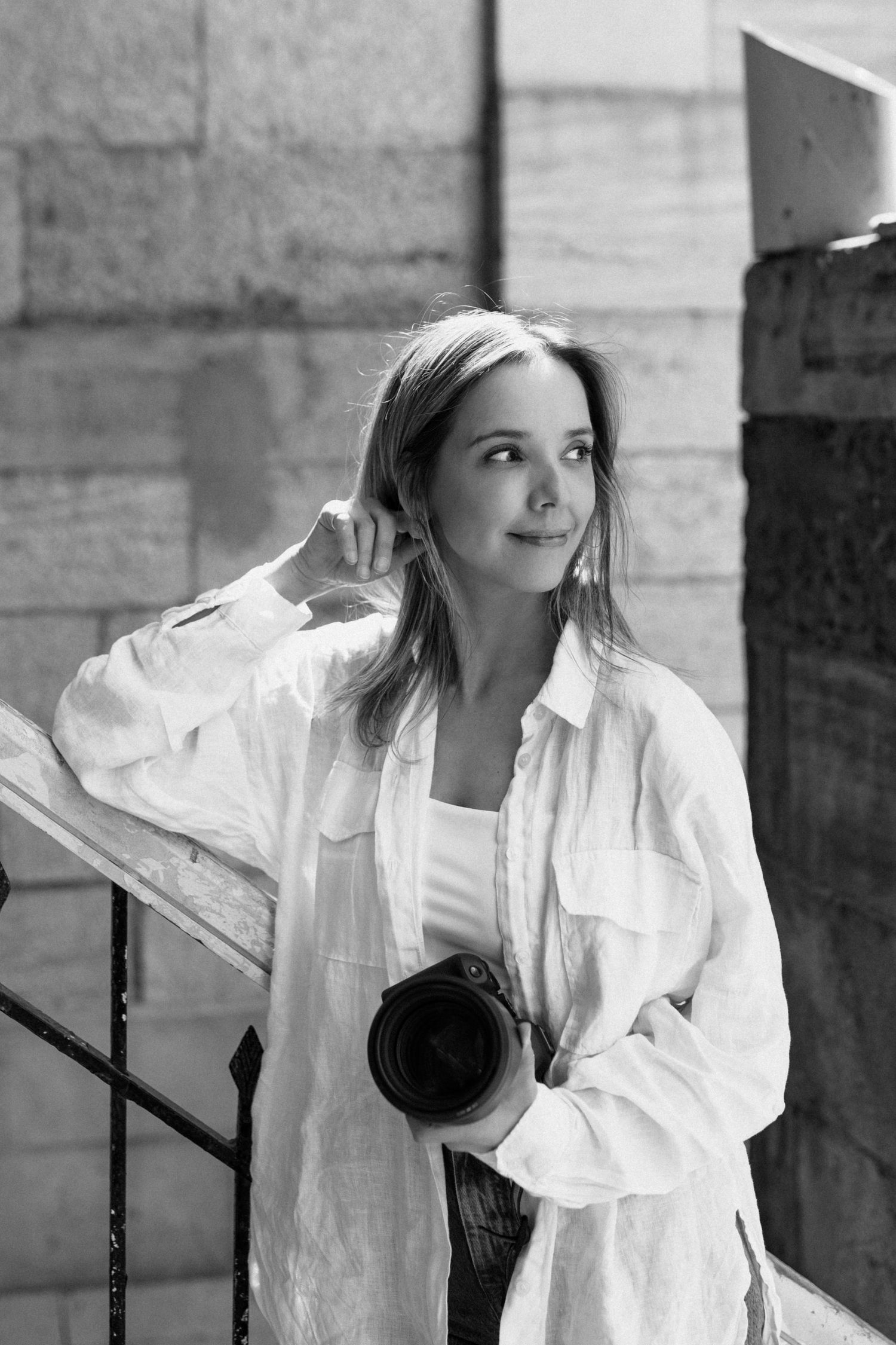 Photographe Lifestyle au Vieux port de Montreal en noir et blanc