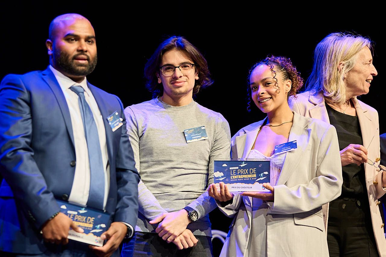 Photographe événement d'entreprise : Camille et Kenzo pour Farmiswipe lors de la Cérémonie de Remise du Prix de l'Entrepreneur GPSEO 2025