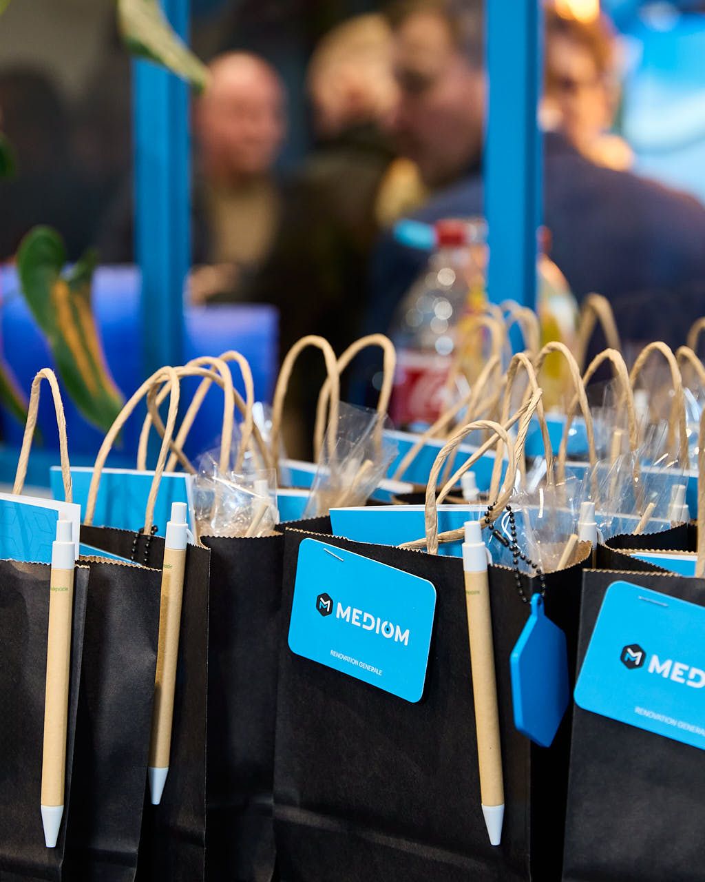 Photographe événement d'entreprise : Agence Mediom - élément de décoration lors de l'inauguration du Showroom - La Queue-les-Yvelines, 2025