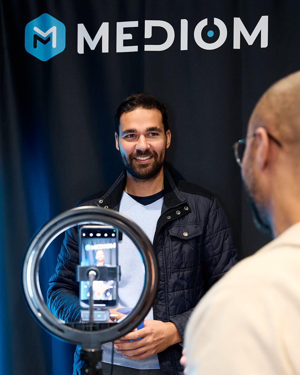 Photographe événement d'entreprise : Agence Mediom - les témoignages d'invités lors de l'inauguration du Showroom - La Queue-les-Yvelines