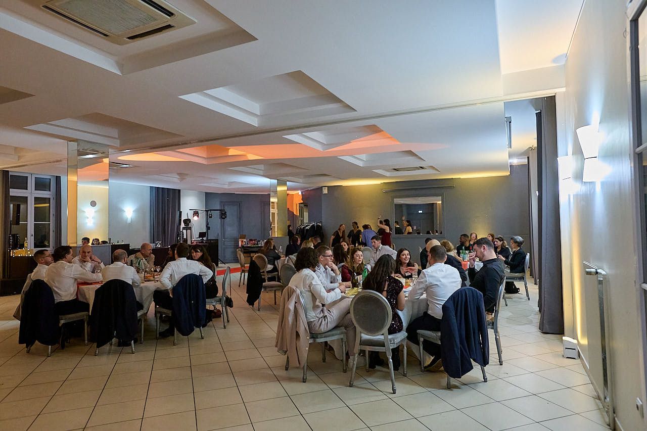 Photographe événement d'entreprise Yvelines: RG Distribution - Salle du diner - Soirée de fin d'année au Domaine de Bethemont - Yvelines