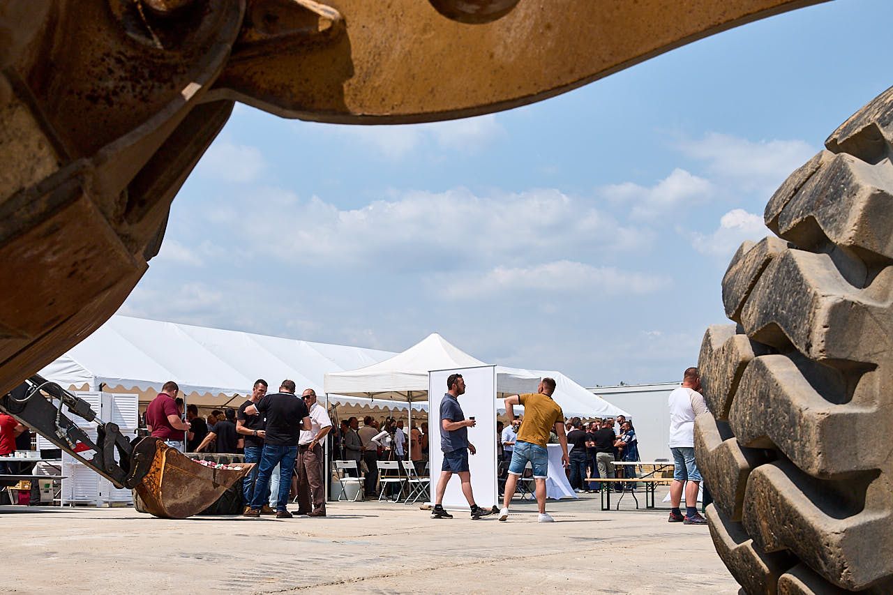 Photographe événement entreprise : Cinquantenaire Groupe Lheureux - Ambiance déjeuner plein air - Les Essarts-le-Roi, Yvelines 2023
