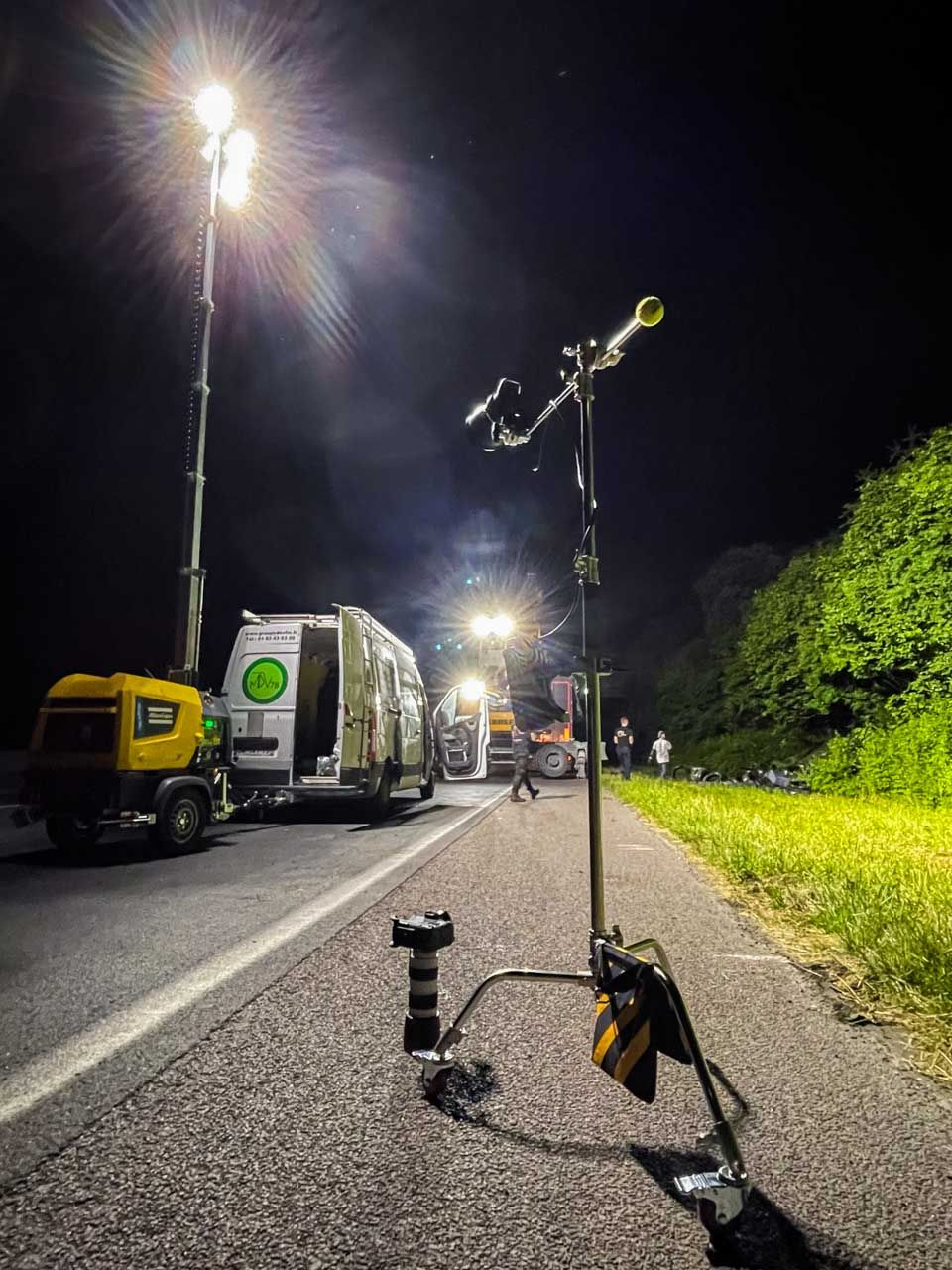 Laurent Delisle - Photographe d'entreprise - le matériel utilisé lors d'un reportage chantier de nuit : flash a batterie sur c-stand