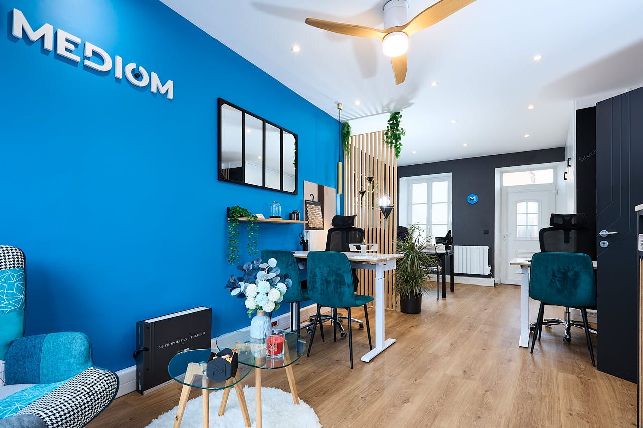 Photographe reportage Entreprise Yvelines - Espace travail après relooking - Agence Mediom La Queue-les-Yvelines