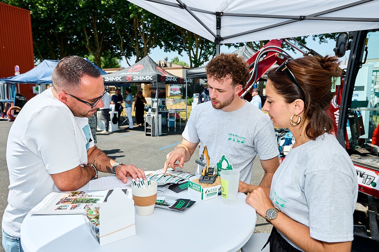 Photographe événement d'entreprise Yvelines : Stand Vexin Location - Journée Portes Ouvertes Envirmat 2025 - Achères