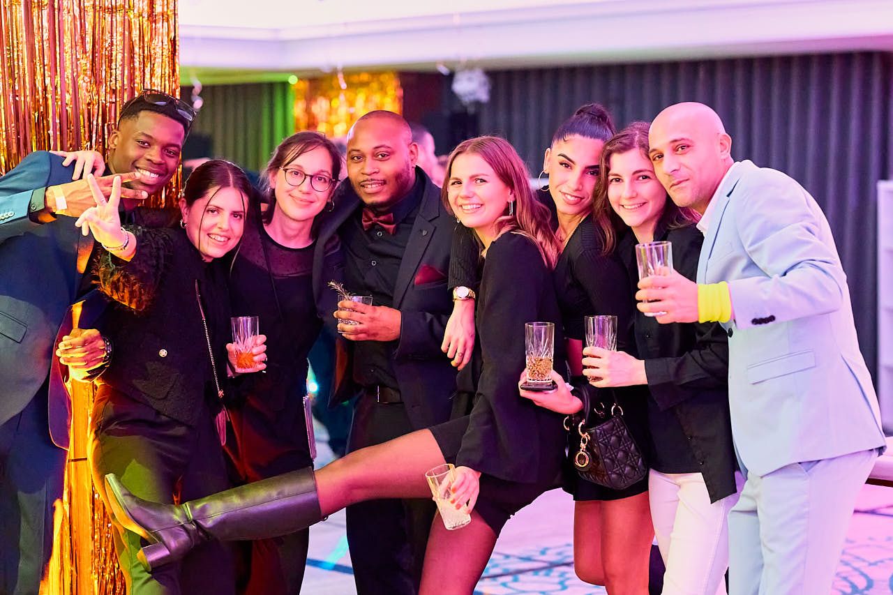 Photographe événement entreprise Yvelines : Soirée fin d'année Hôtel Renaissance - Moments de célébration - La Défense, Hauts-de-Seine 2023