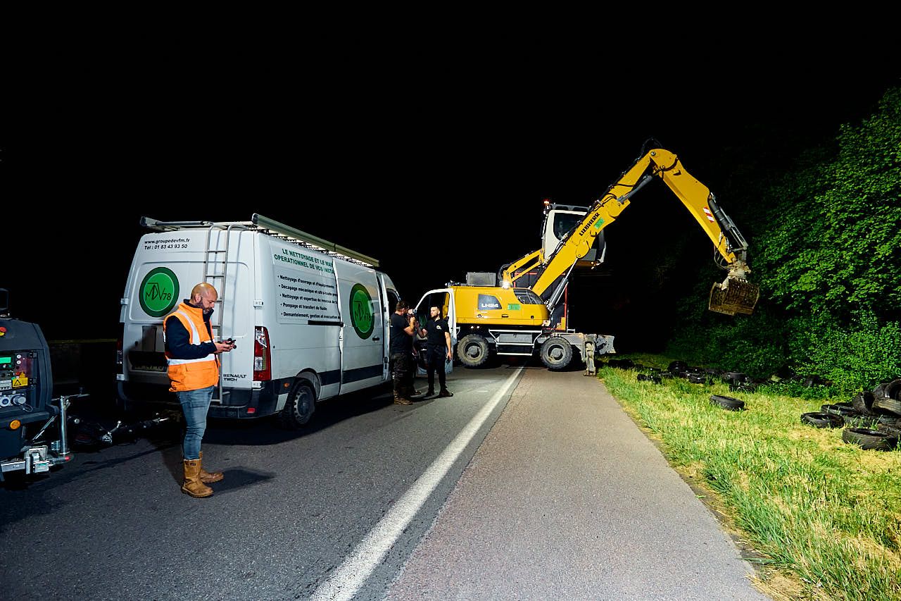 Photographe reportage entreprise Île-de-France - Professionnel ReVa travail de nuit matériel spécialisé dépollution DiRIF N104