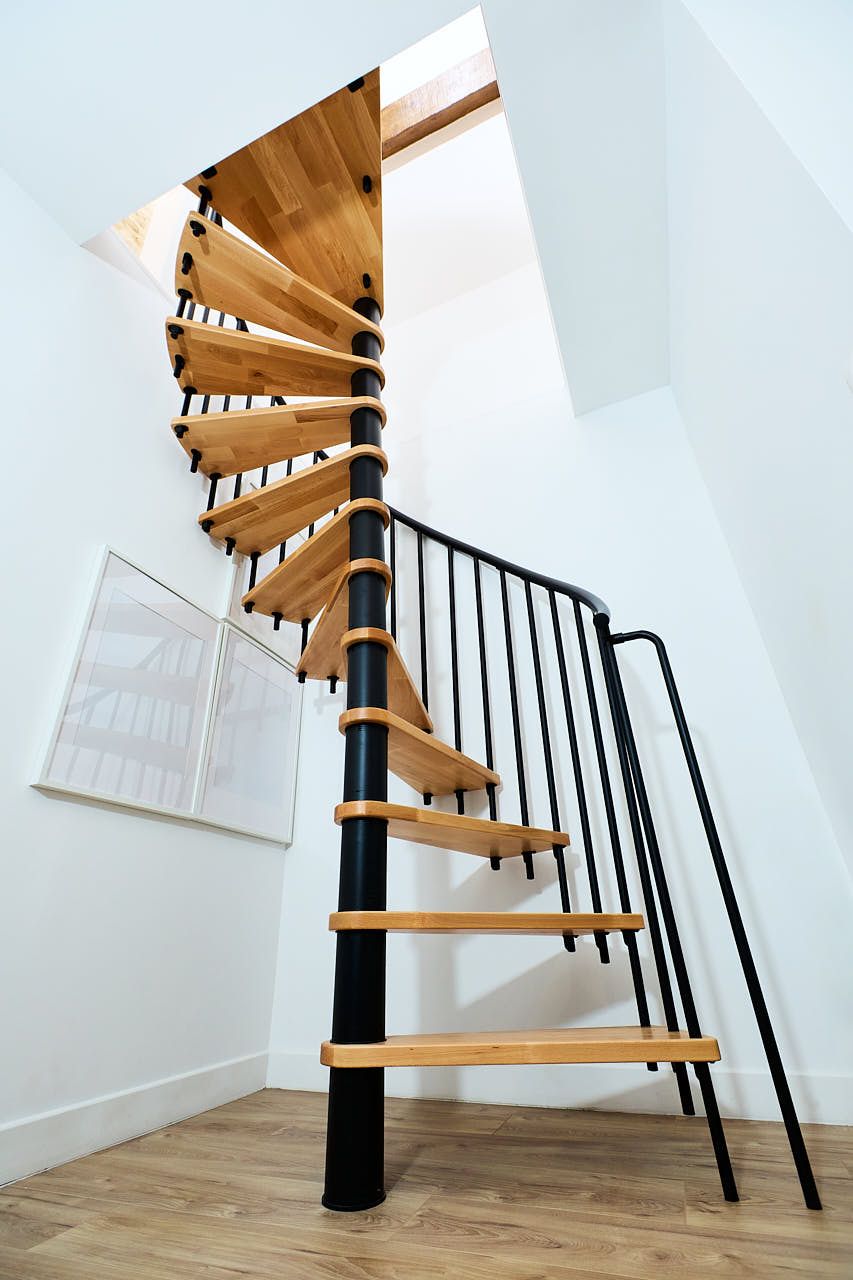Photographe reportage entreprise - Chantier Mediom de Rénovation d'une grange en appartement terminé - Escalier