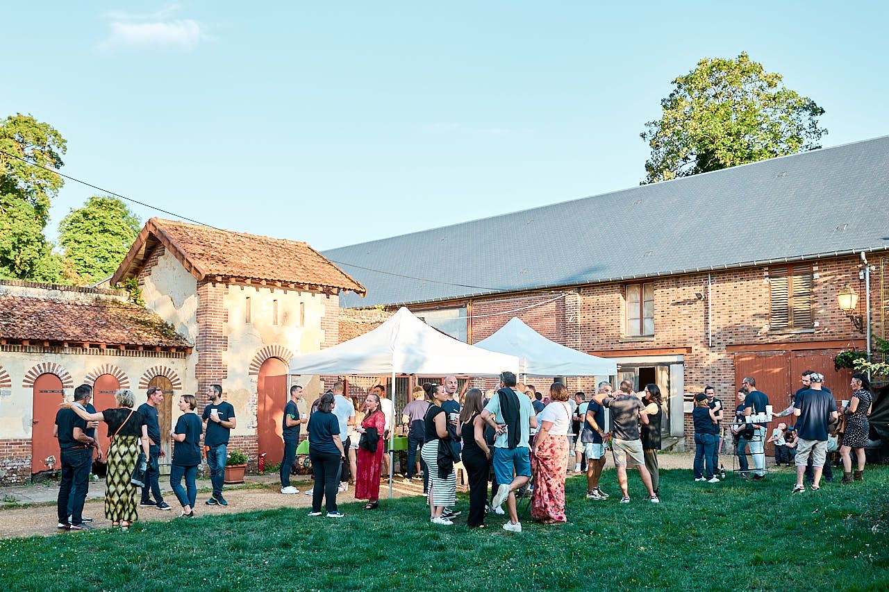 Photographe événement d'entreprise : Ambiance générale du cocktail lors du Team Building 2025 de SIG Ebene parc du Chateau de Nogent le Roi