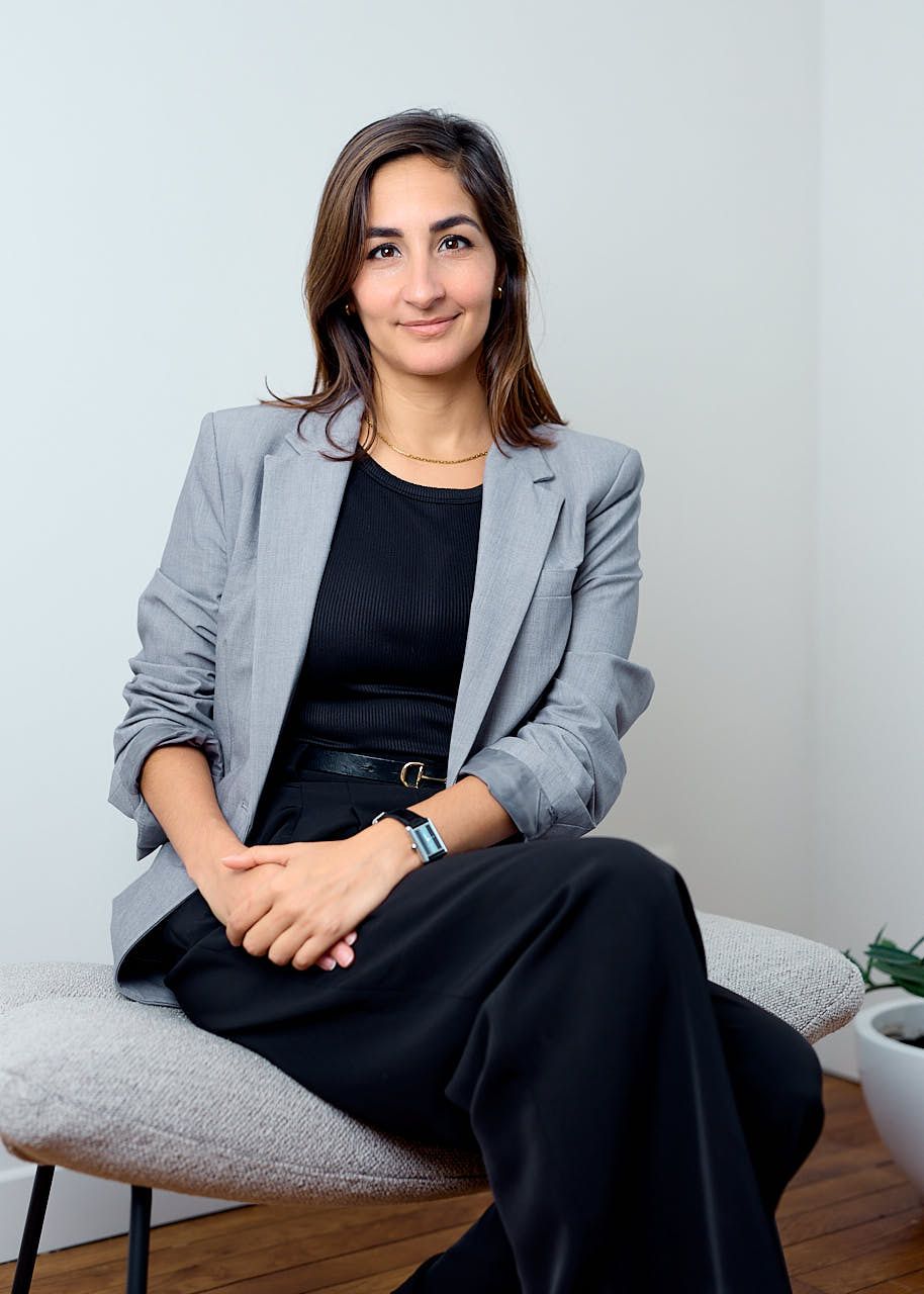 Photographe Personal Branding Yvelines : Portrait professionnel Sabrina conseillère gestion patrimoine Galvez Invest