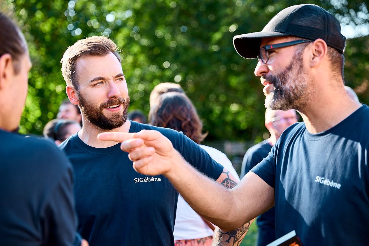 Photographe événement d'entreprise : Cocktail de fin de soirée lors du Team Building 2025 de SIG Ebene parc du Chateau de Nogent le Roi