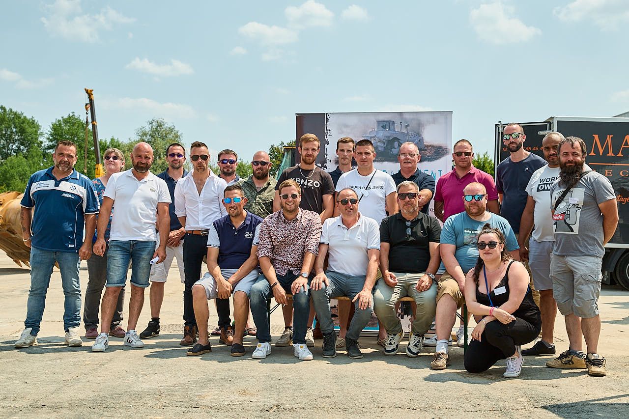 Photographe événement entreprise : Cinquantenaire Groupe Lheureux - Photo de groupe collaborateurs - Les Essarts-le-Roi, Yvelines 2023
