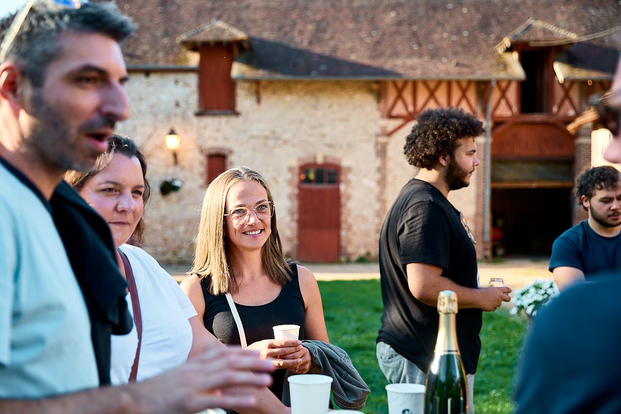 Photographe événement d'entreprise : Cocktail de fin de soirée lors du Team Building 2025 de SIG Ebene parc du Chateau de Nogent le Roi
