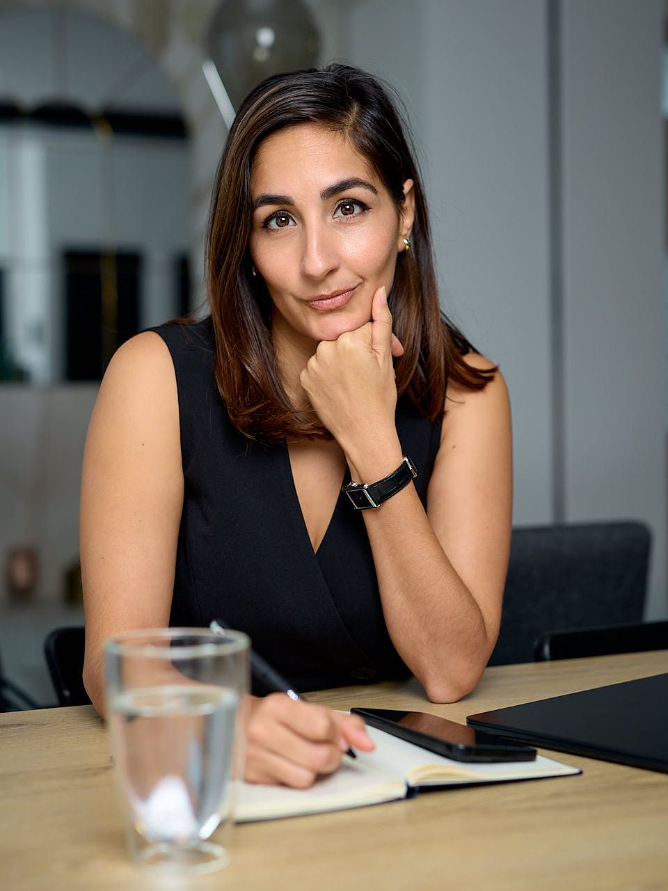 Photographe Personal Branding Yvelines : Portrait professionnel Sabrina conseillère gestion patrimoine Galvez Invest