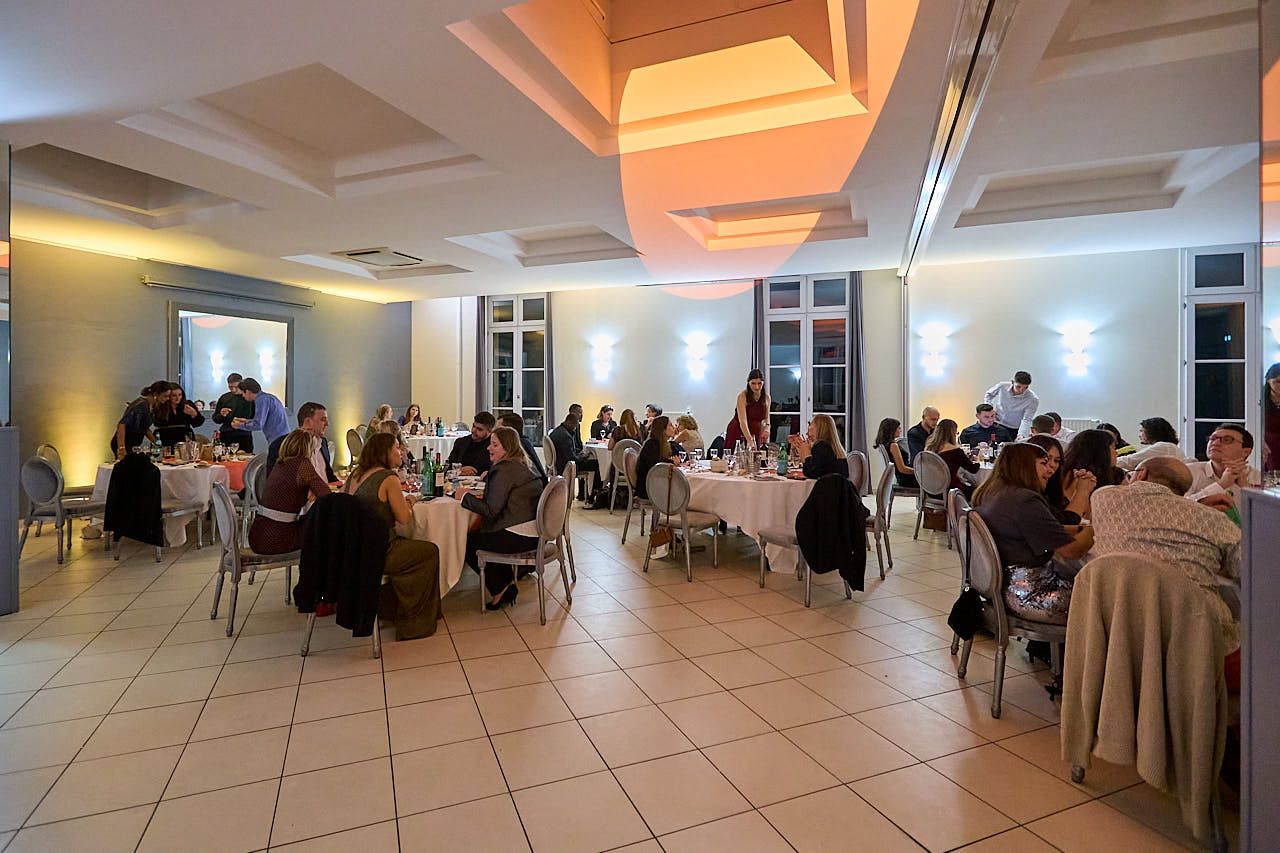Photographe événement d'entreprise Yvelines: RG Distribution - Salle du diner - Soirée de fin d'année au Domaine de Bethemont - Yvelines