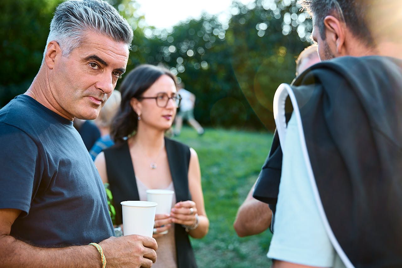 Photographe événement d'entreprise : Cocktail de fin de soirée lors du Team Building 2025 de SIG Ebene parc du Chateau de Nogent le Roi