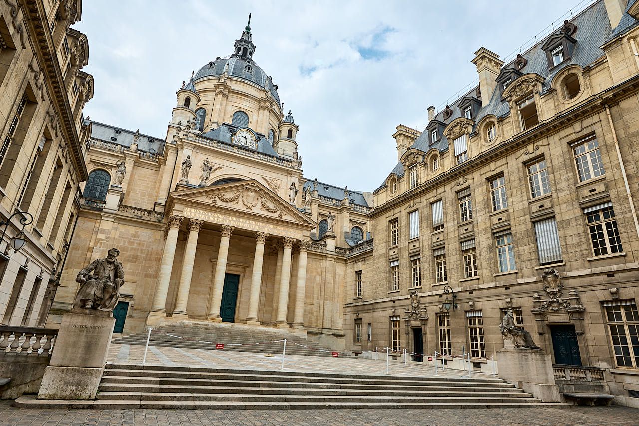 Photographe événement d'entreprise Yvelines : DFM Alumni - 35 Ans - Cours intérieure de La Sorbonne  - Université Paris 1 Panthéon Sorbonne