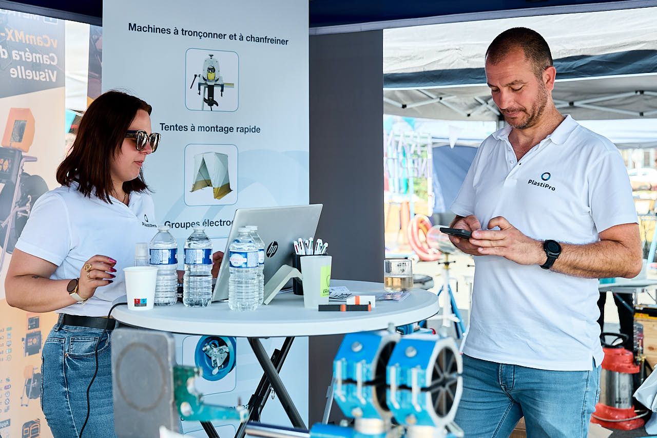 Photographe événement d'entreprise Yvelines : Stand Plastipro - Journée Portes Ouvertes Envirmat 2025 à Achères