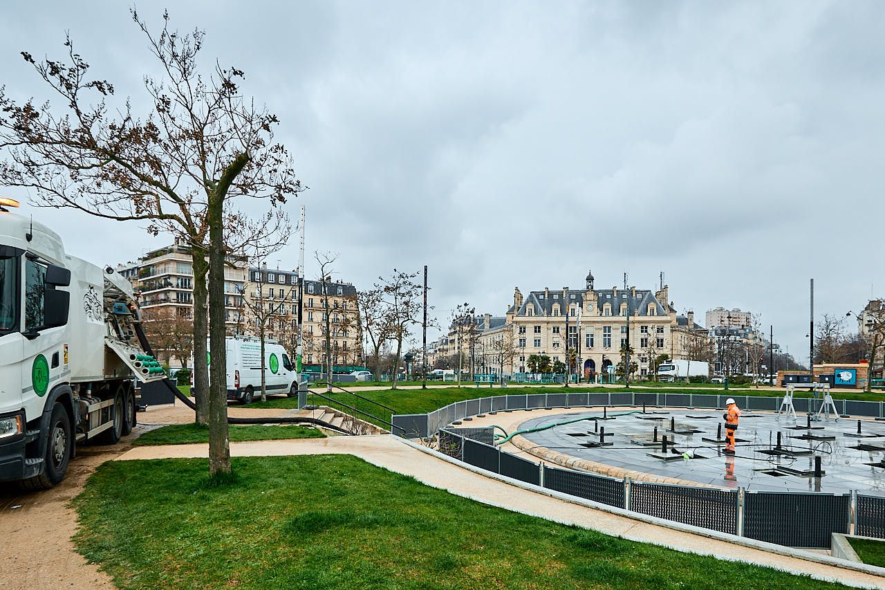 Photographe reportage entreprise - Organisation du chantier urbain MDV78 avec matériel de nettoyage professionnel - Place d'Italie Paris