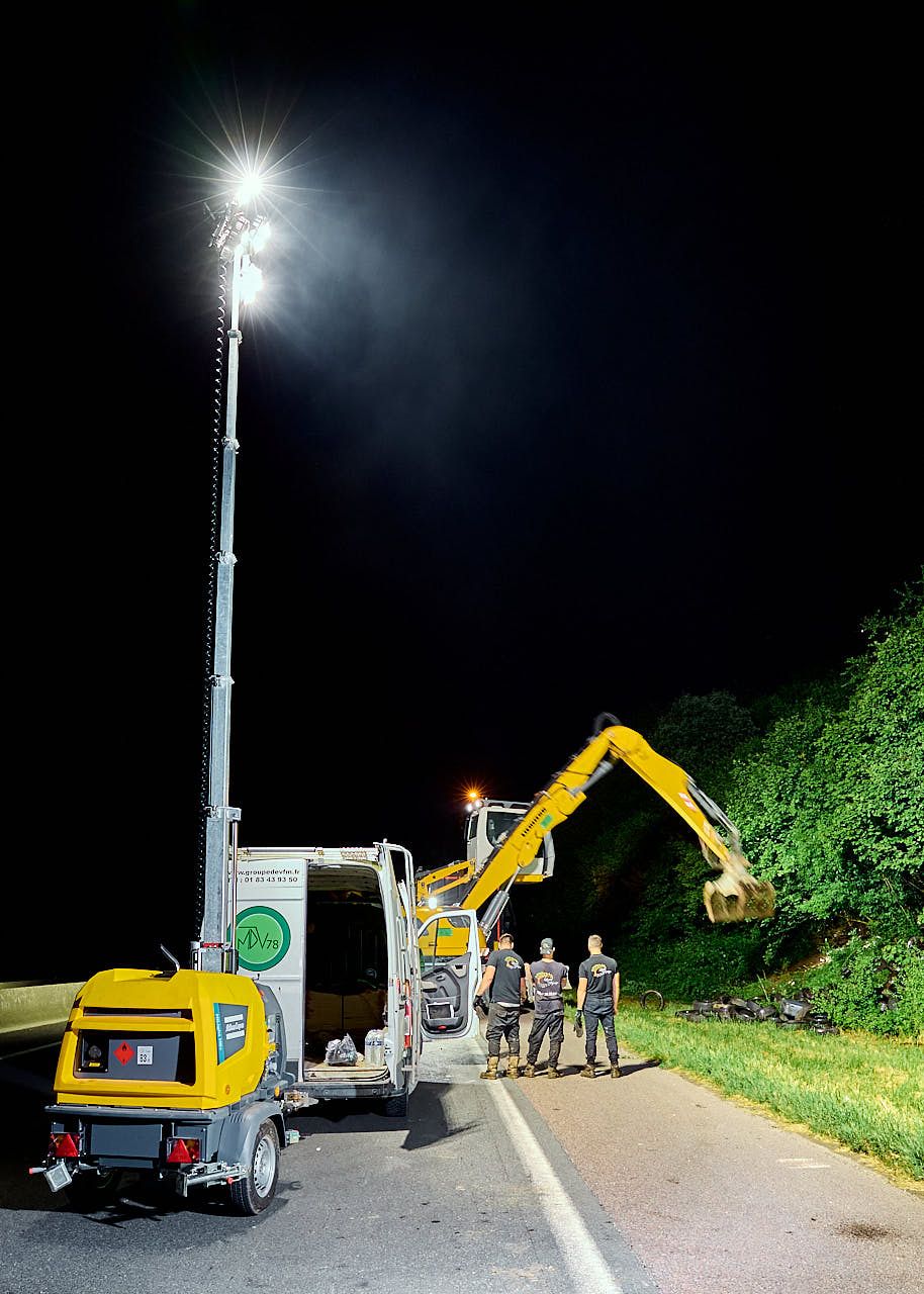 Photographe reportage entreprise BTP - Ouvriers ReVa opération nocturne dépollution routière chantier DiRIF N104 Fontenay-en-Parisis