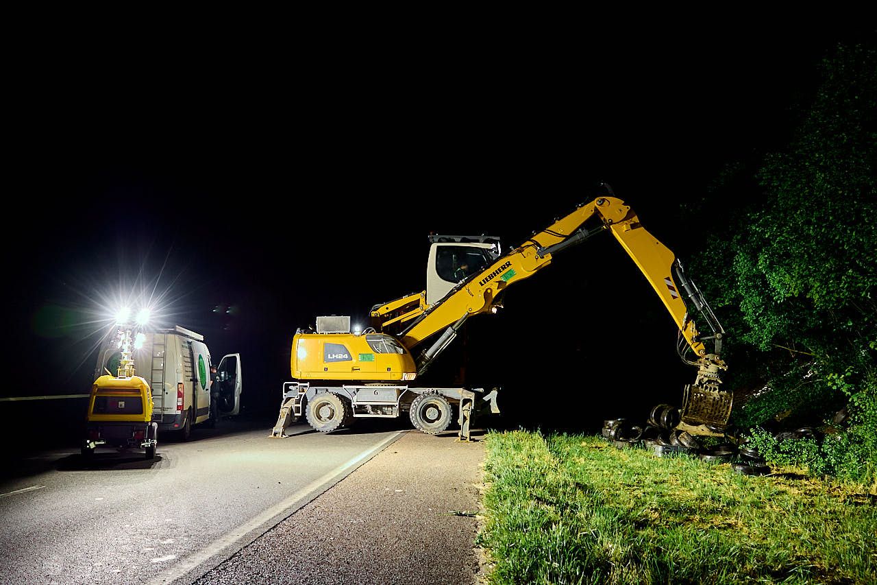 Photographe reportage entreprise BTP - Vue d'ensemble chantier nocturne ReVa de dépollution routière DiRIF N104 Fontenay-en-Parisis