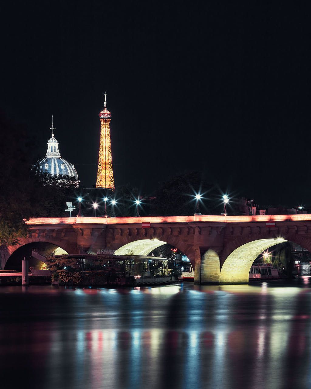 Stage Perfectionnement Photo Yvelines : Exercice de pose longue vers le Pont Neuf avec le dôme de l'institut de France et la Tour Eiffel