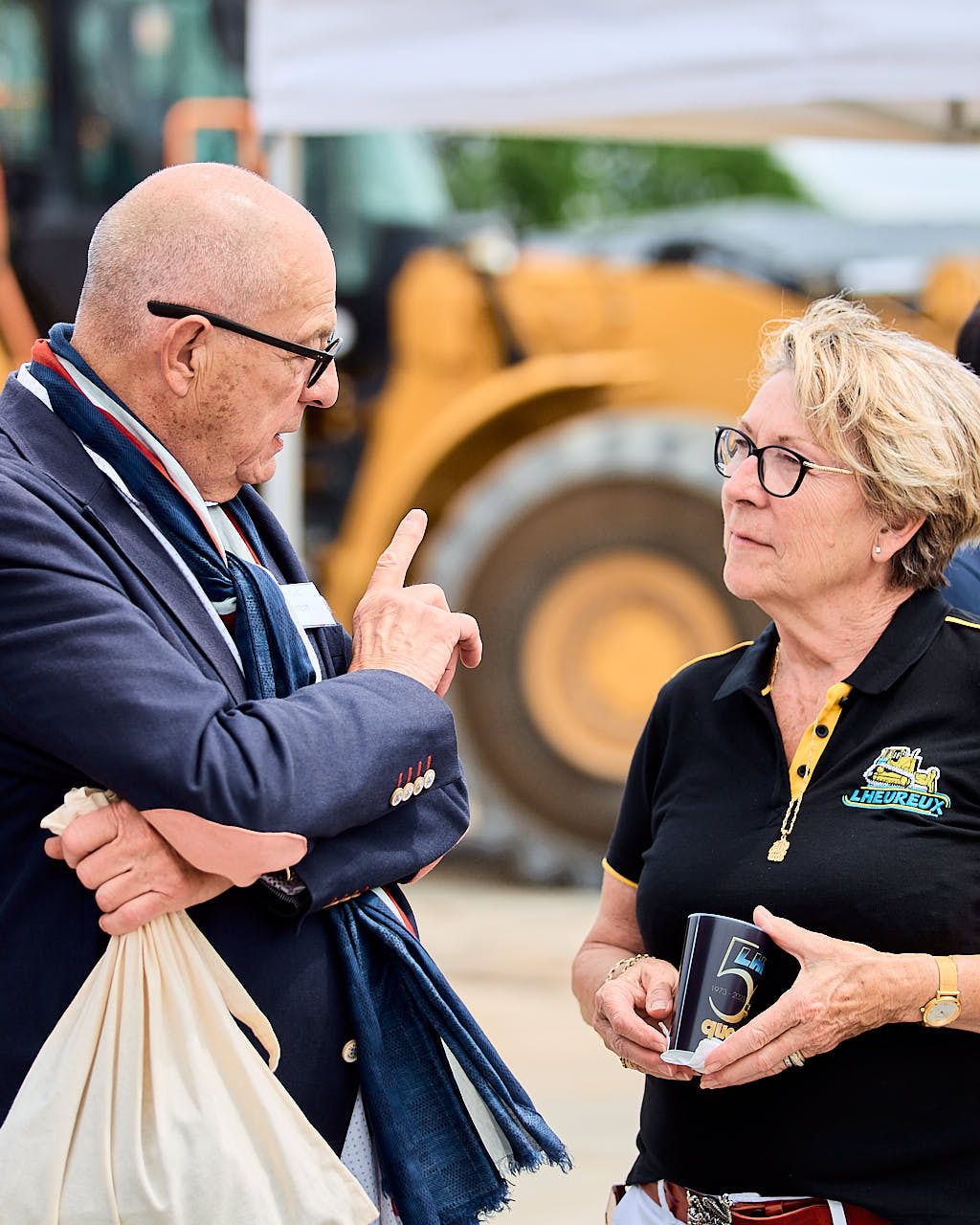 Photographe événement entreprise : Cinquantenaire Groupe Lheureux - Échanges entre clients - Les Essarts-le-Roi, Yvelines 2023
