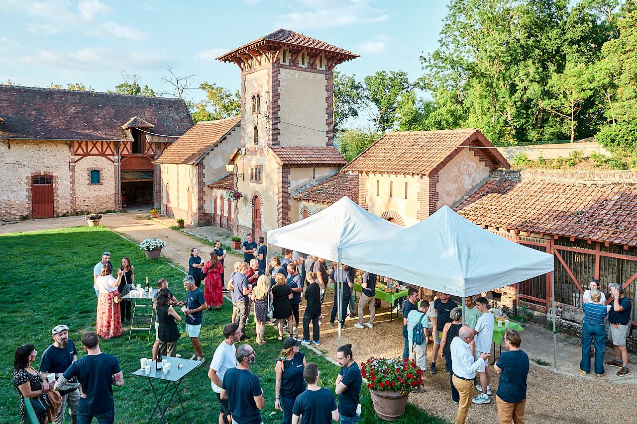 Photographe événement d'entreprise : Ambiance générale du cocktail lors du Team Building 2025 de SIG Ebene parc du Chateau de Nogent le Roi