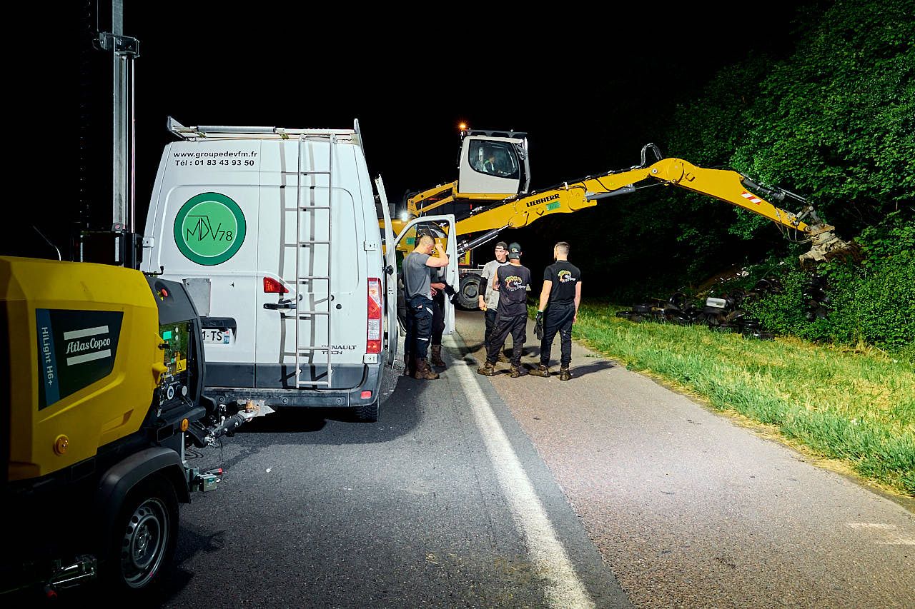 Photographe reportage entreprise Île-de-France - Professionnel ReVa travail de nuit matériel spécialisé dépollution DiRIF N104