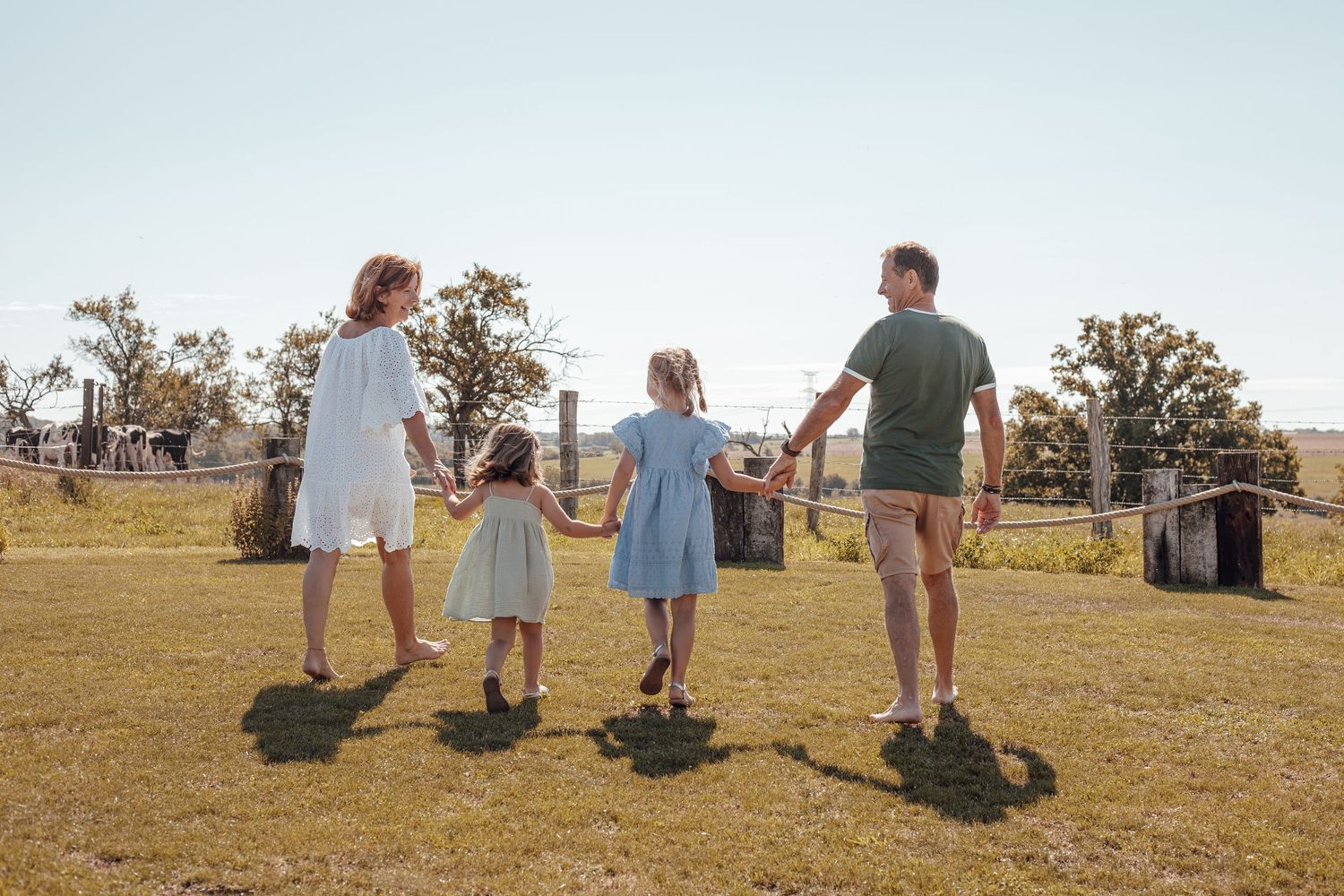 famille dans un jardin
