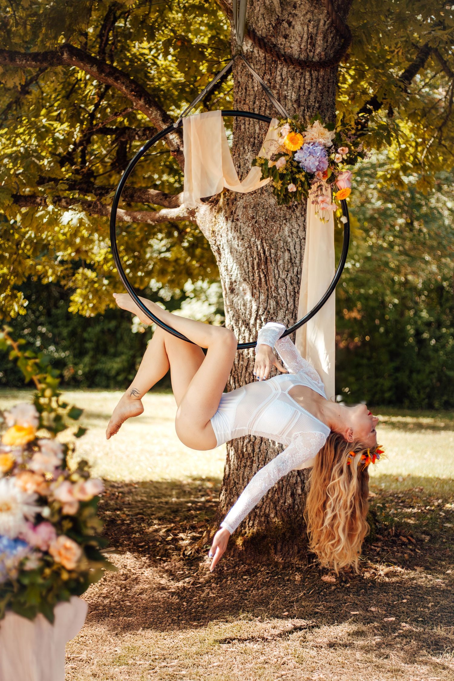Photo artistique de cerceau aérien en suspension
