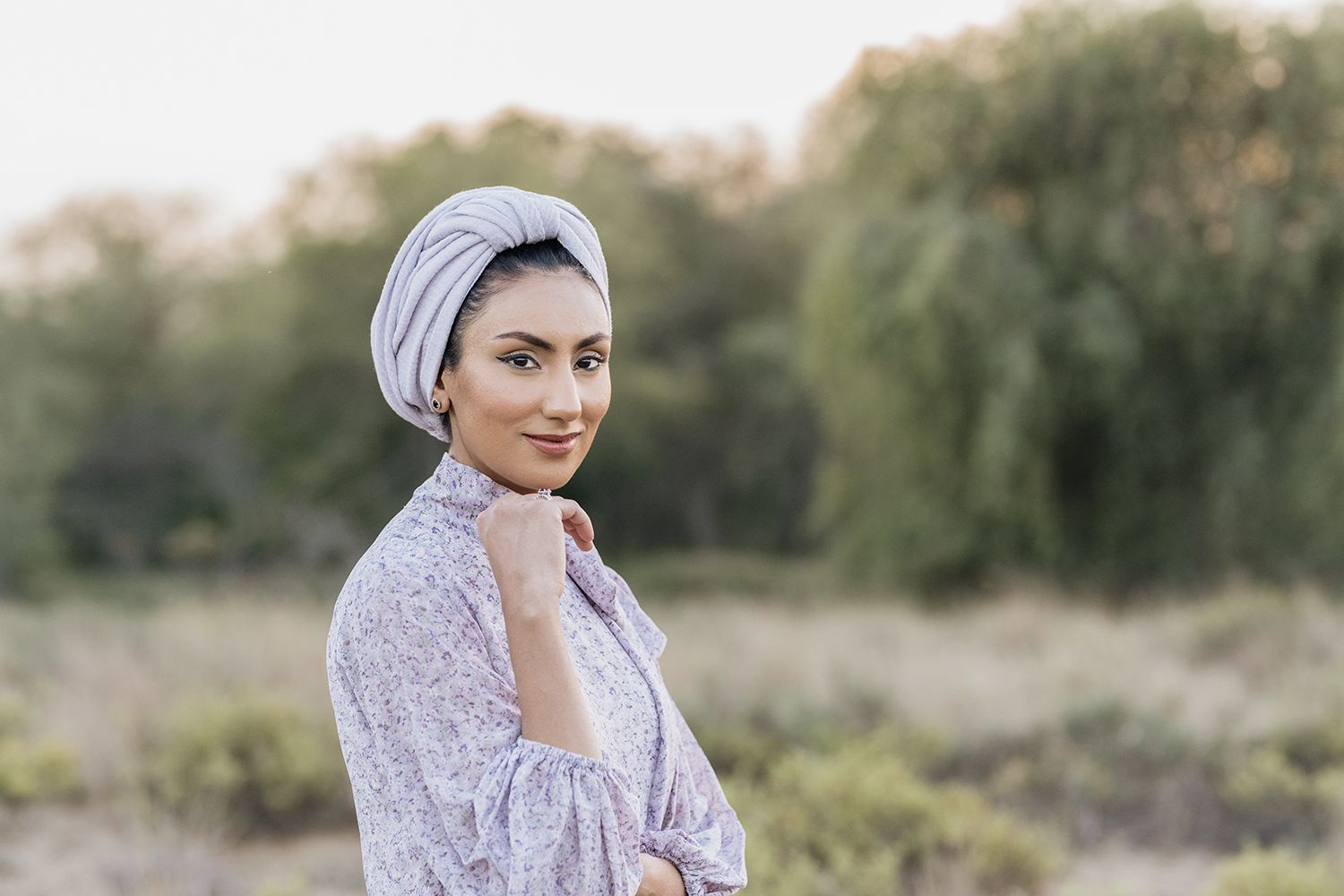 Lifestyle portraits session in Dubai green spot