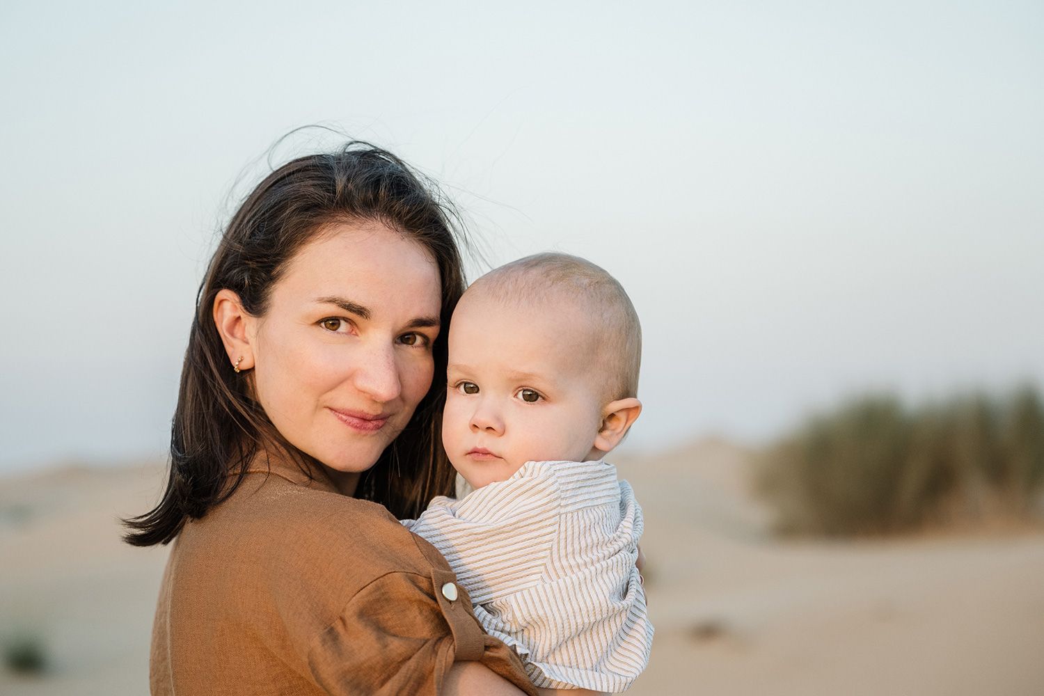 Family photoshoot in the Dubai desert