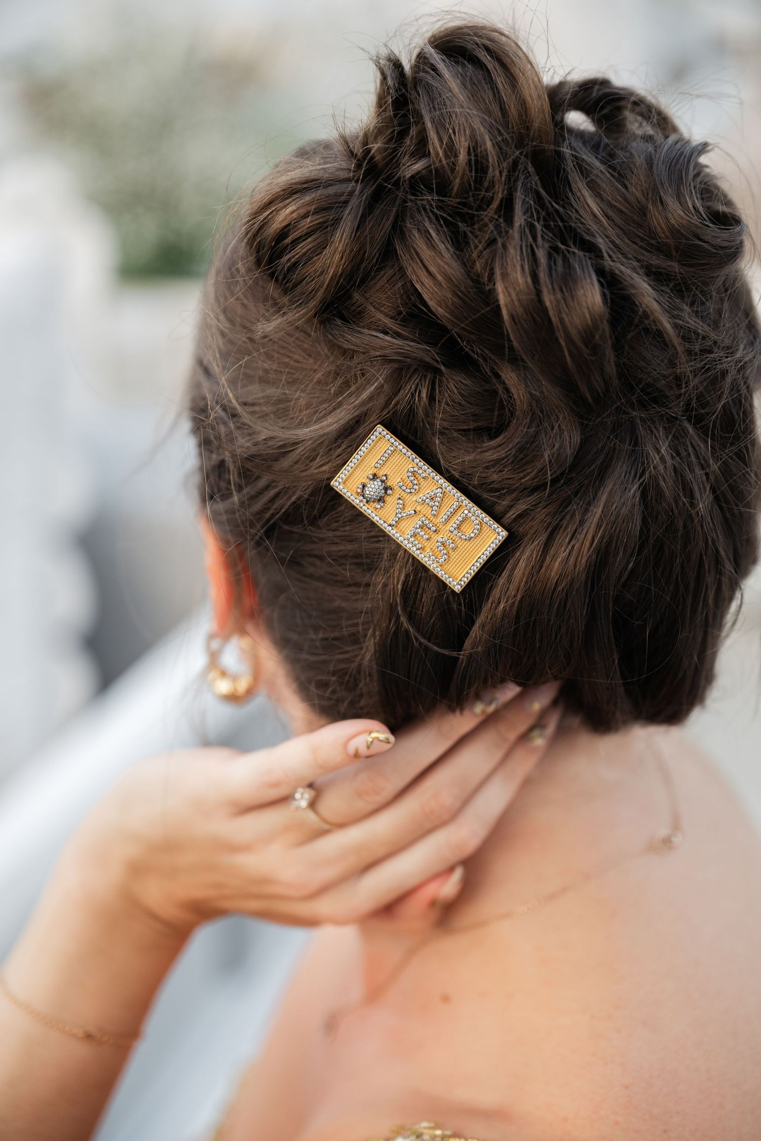 Elegant gold hair accessories and jewelry details for bridal styling.